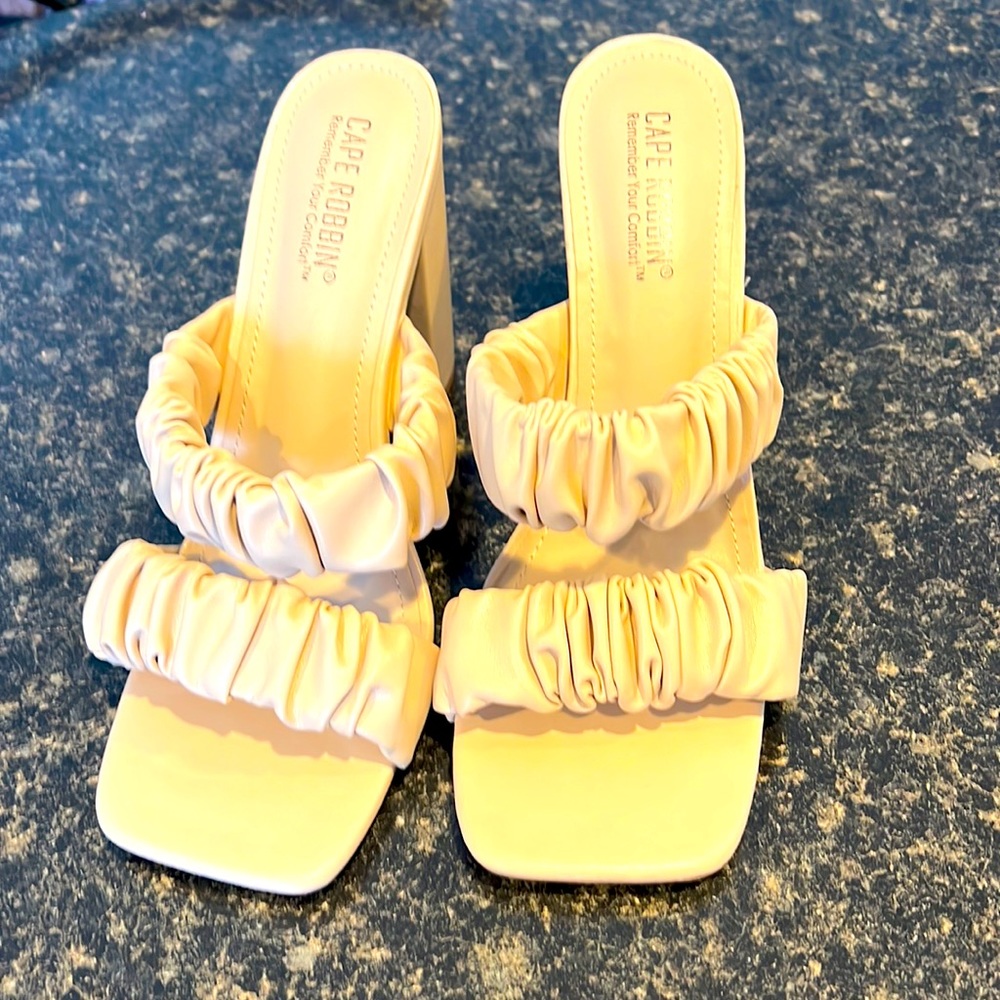 Square toe crunch block heel